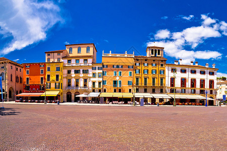 维罗纳布拉广场五彩缤纷的景色意大利威尼斯地区的地标图片