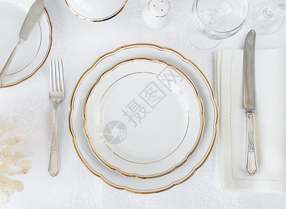 美的装饰桌白板眼镜古董餐具和白珊瑚上豪华桌布高清图片