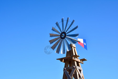 德克萨斯州农场的风车图片