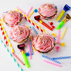 粉红美味的生日蛋糕广场生日蛋糕家产甜美的点糕生日邀请函图片