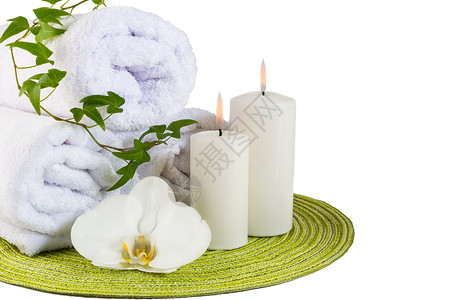 毛巾和兰花精油蜡烛图片