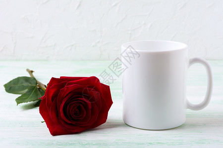 白色咖啡杯装黑红玫瑰空白杯装上设计演示文稿白色咖啡杯装上黑色红玫瑰图片