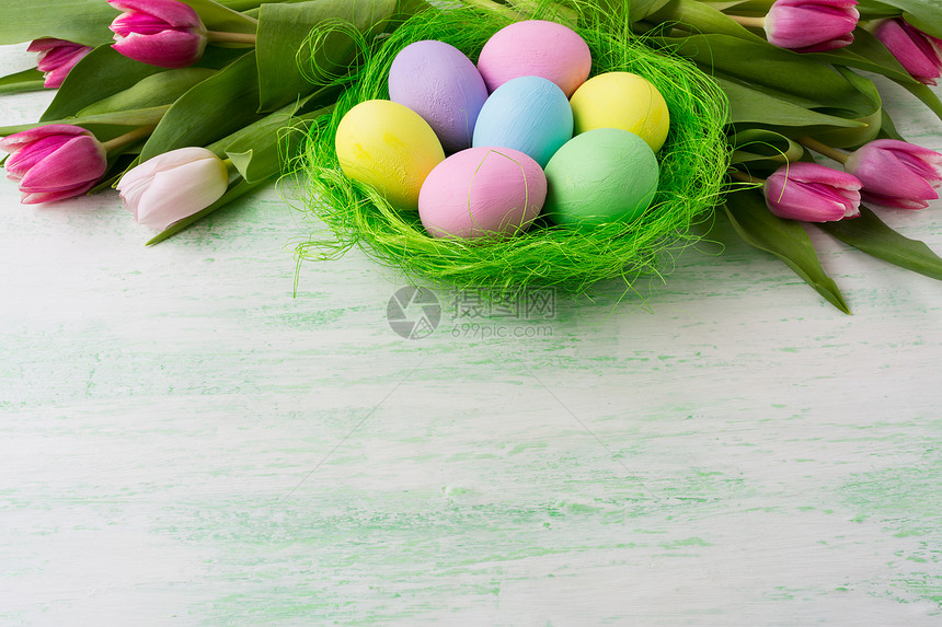 东面背景紫色蓝粉绿黄和郁金香的鸡蛋快乐东面贺卡复制空间东面的鸡蛋绿巢背景图片