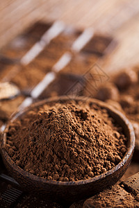 巧克力糖甜点木背景的食深黑土制巧克力棒和木的可豆背景图片