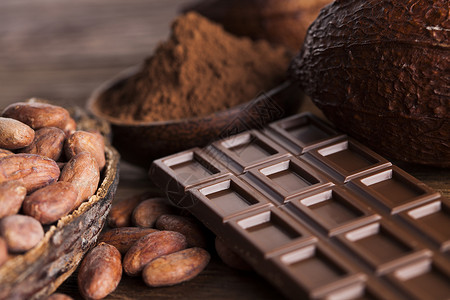 巧克力糖可豆和木香可和本底巧克力的粉末图片