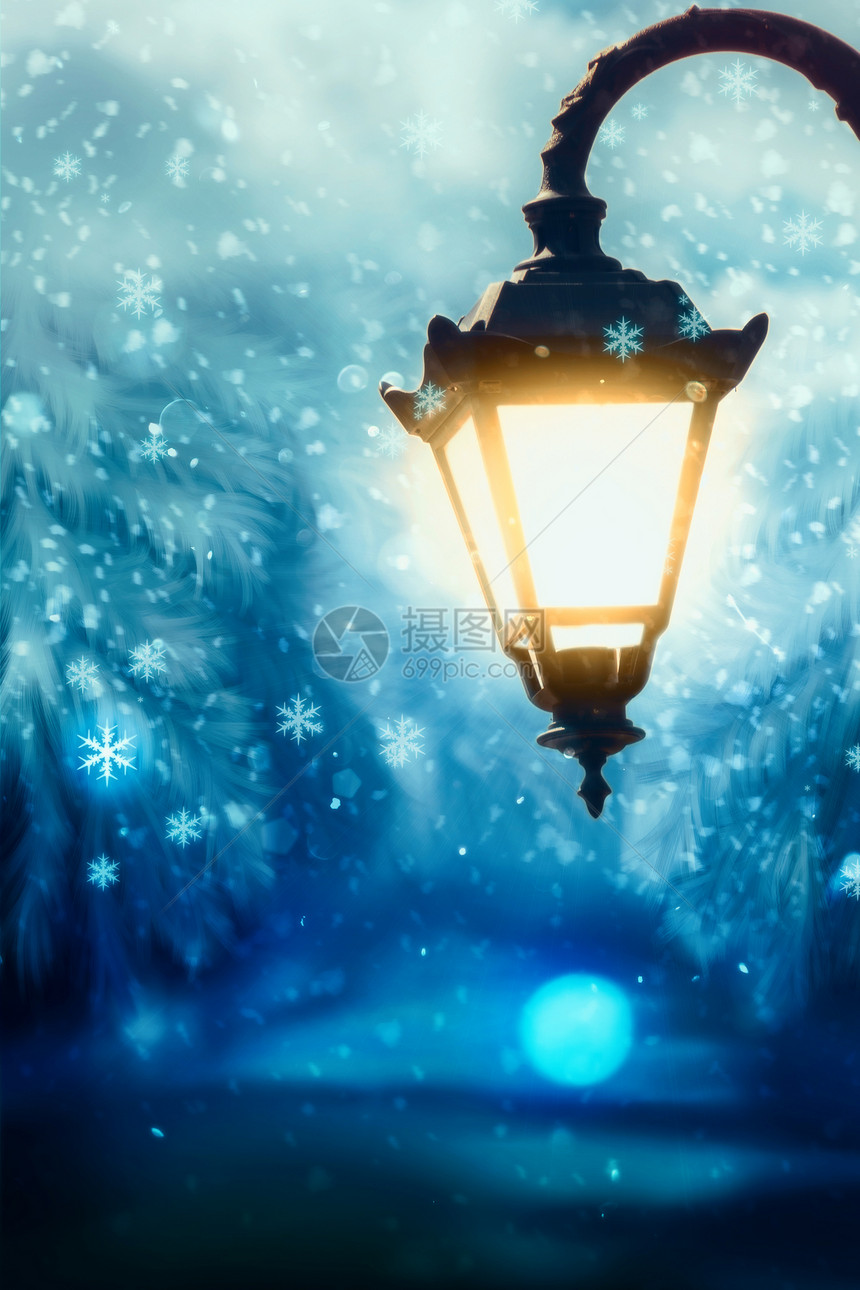 冬街灯点燃了在雪寒之夜关上照片操作图片