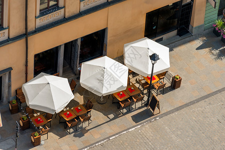 欧洲城市开放的街头咖啡馆图片
