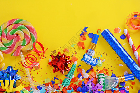 彩色纸带彩色党面的板背景庆祝概念彩色党面的背景顶部视图背景