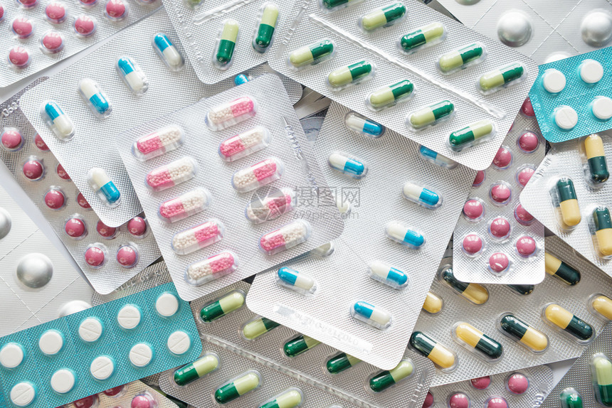 多种彩色药片以背景为形式顶部视图平面多彩药片作为背景图片