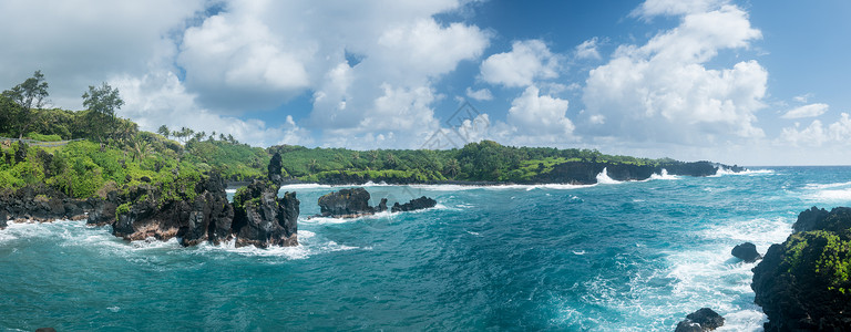 怀阿纳帕纳帕在通往maui的hn公路上在winp的海岸全景在通往maui的hn公路上在wainp的州公园植被大全覆盖了海洋之上的岩石塔在通往背景