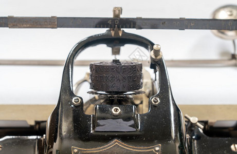 古老的旧式手提打字机用球型头旧的式打字机用圆筒球型打字机古老的旧式打字机用球型头背景图片
