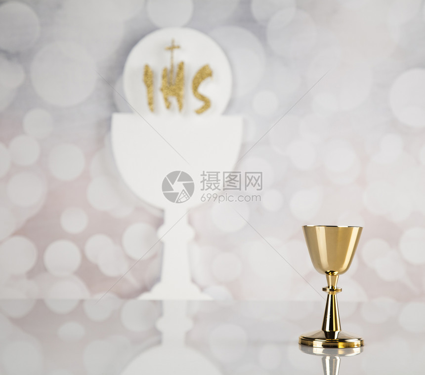 圣餐白背元素圣餐一个金色的圣杯白色的圣餐杯图片
