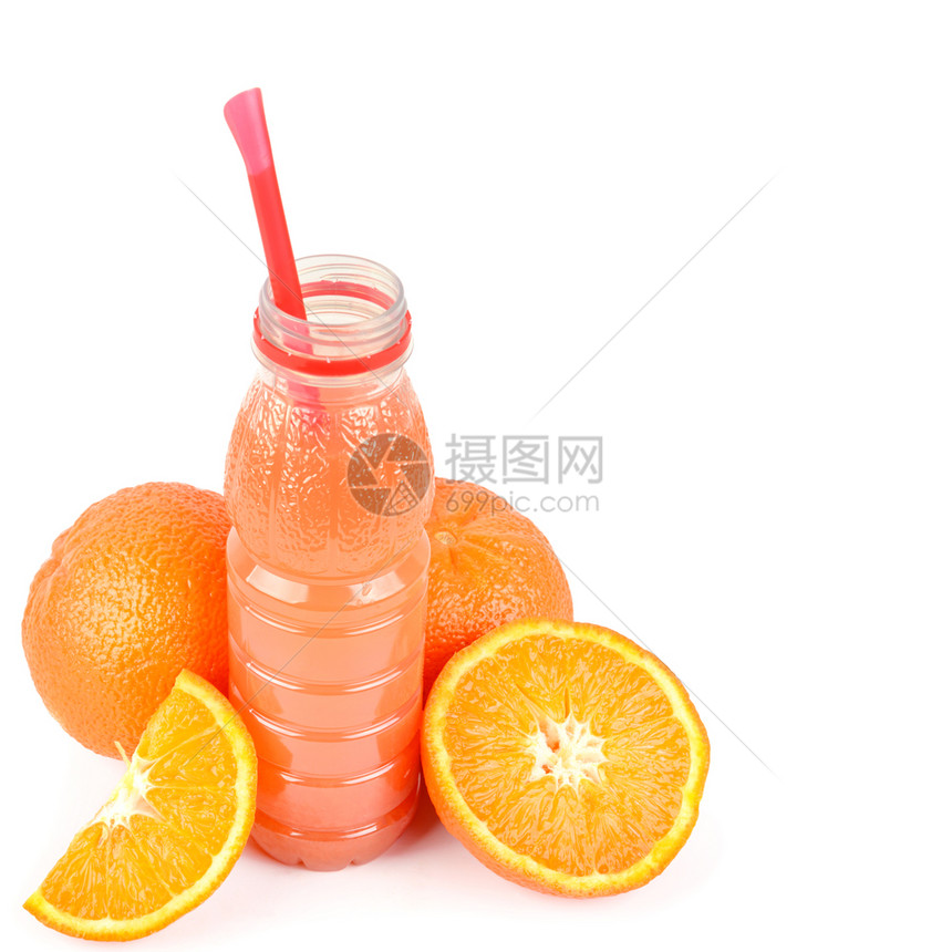 橙子果和白背景上隔绝果汁的瓶子免费文本空间生素食品图片