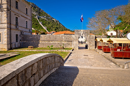 Ston城门和墙壁croati的dlmti区图片