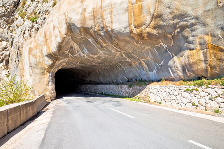 隧道和危险道路图片