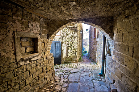 格拉兹尼扬古老街道的石头镇伊斯特里亚croati高清图片