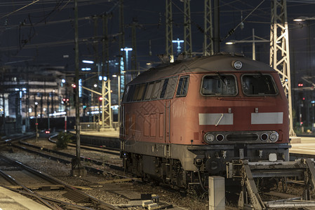 德国铁路上的火车发动机图片