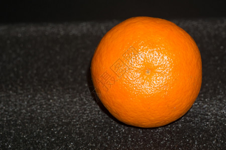 抽象黑色背景橙果宏观照片图片