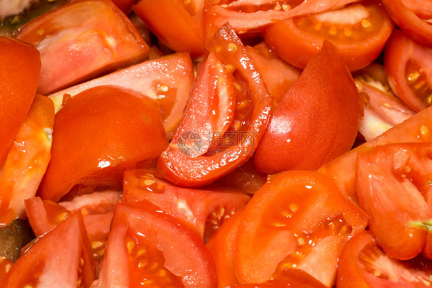 一组新鲜成熟的红番茄关闭背景图片