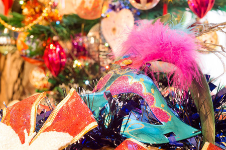 瑞光大金塔装饰蓝色的圣诞面具配有节日装饰品背景背景