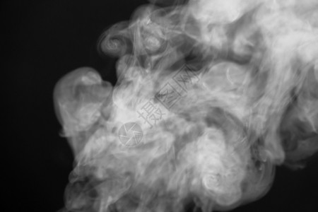 黑色背景上的抽象白烟纹理背景图片