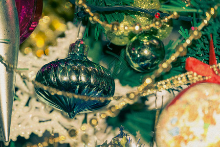 圣诞节树上装饰的假日背景古老的摄影效果背景图片
