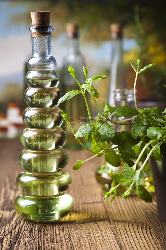 植物橄榄油瓶子图片