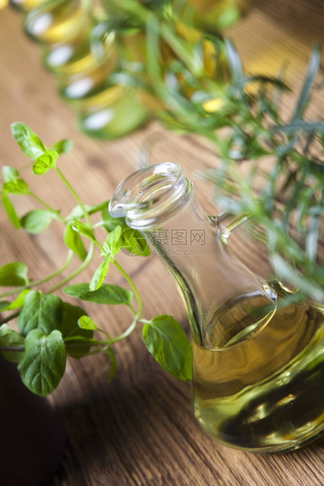 植物橄榄油瓶子图片