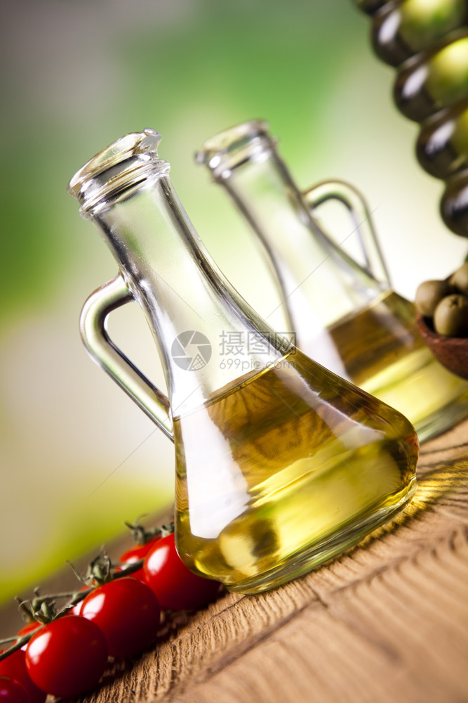 植物橄榄酿造的橄榄油图片