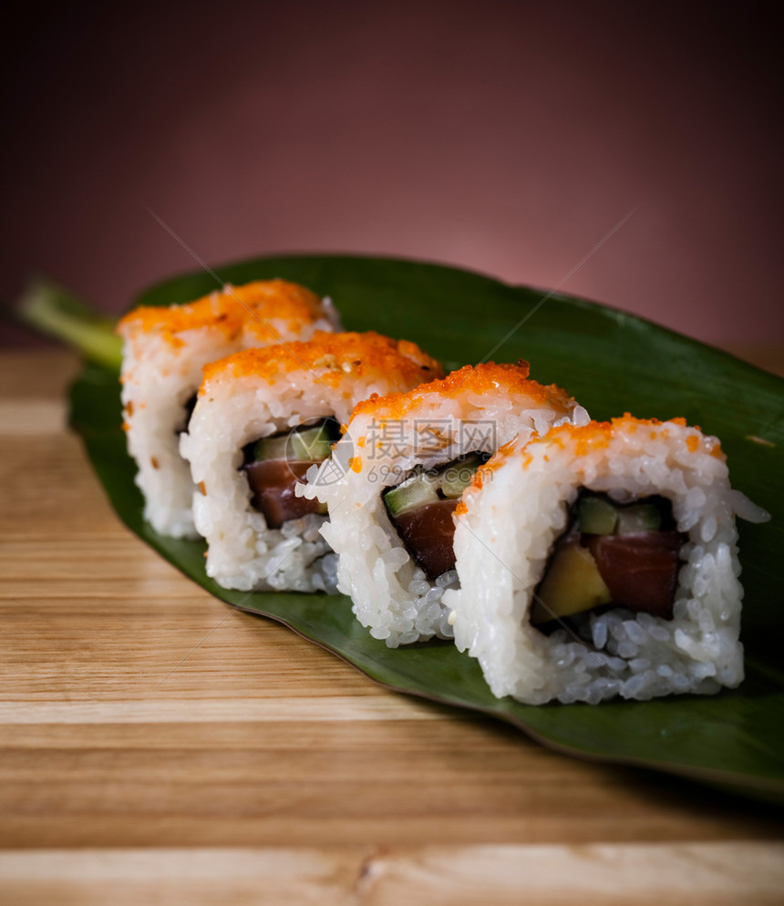 日食混合寿司东方菜色彩多的主题图片
