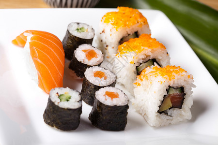 日食混合寿司东方菜色彩多的主题图片