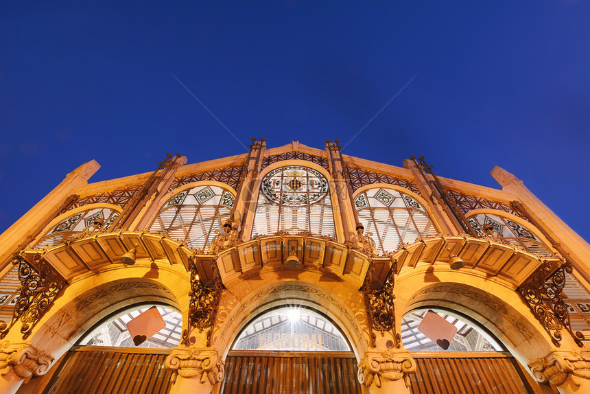 西班牙华伦亚市中央场的外表图片