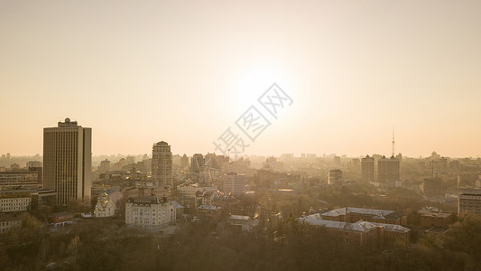 市中心有一所艺术学院和座电视塔位于Kievukraine无人机照片图片