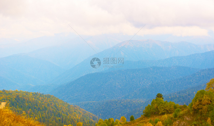 秋天的山丘景貌图片