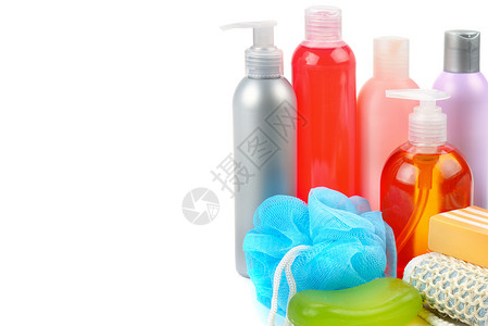 洗发水肥皂和浴棉在白色背景中隔离个人卫生用品的种类免费文本空间图片