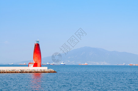 Yosu浮游港现代红灯塔背景图片