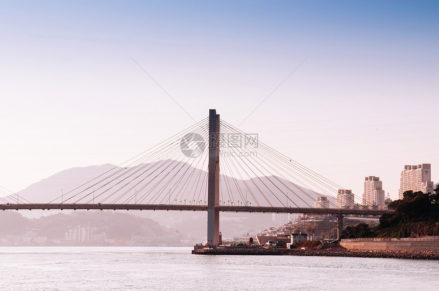 2013年8月6日韩国南端Yosu港有Gebksn或Dlsar2桥图片