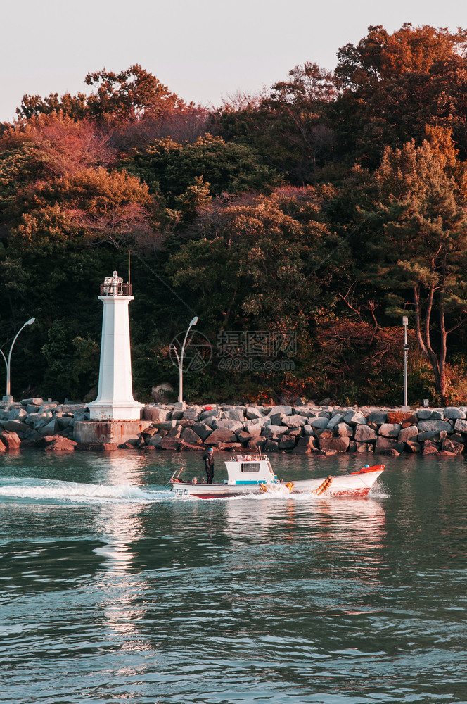 2013年月26日Yyosu韩国南部灯塔和当地渔船Yyosu港的日常生活Yyosu港游轮航线的当地景点图片