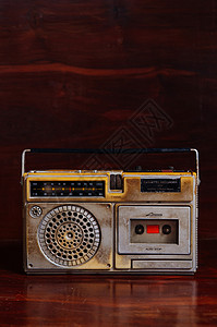 新闻立体声文本框带深木背景录音机的老旧古生锈晶体管radito背景