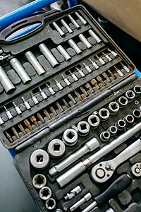 机械摩托车间的扳手工具箱详细节扳手工具箱详细节图片