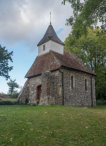 唐顿顿东苏塞克斯州Lulingto的教区堂被认为是英格兰最小的教堂背景