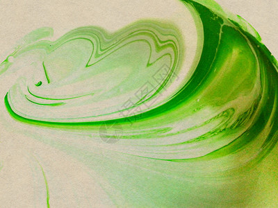 纸面背景上的绿色丙烯涂料图片