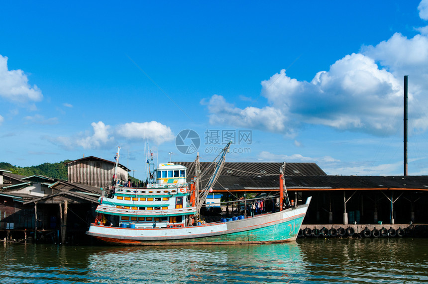 旧渔船在泰国河内图片