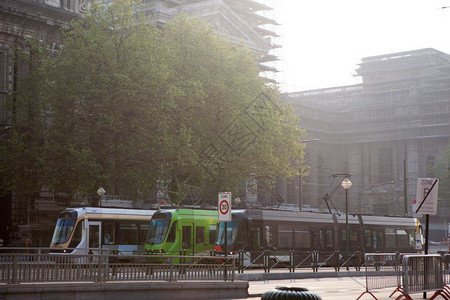 布鲁塞尔有轨电车网的一种有轨电车位于比利时布鲁塞尔布鲁塞尔有轨电车网图片