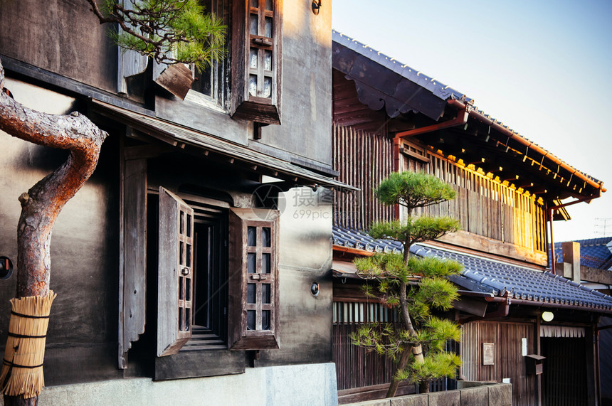 由锯木村若干层组成的粘土墙建造古老日本防火仓库kurazi图片
