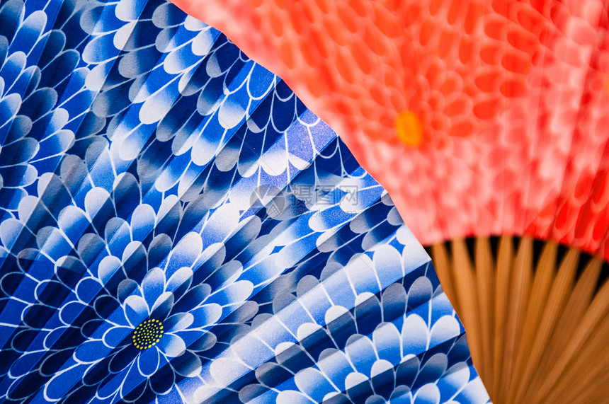 日本折叠扇的背景蓝色和红图片