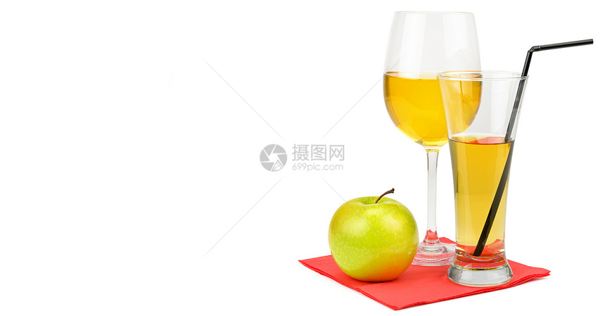 新鲜苹果汁和水孤立在白色背景上免费文本空间宽幅照片图片
