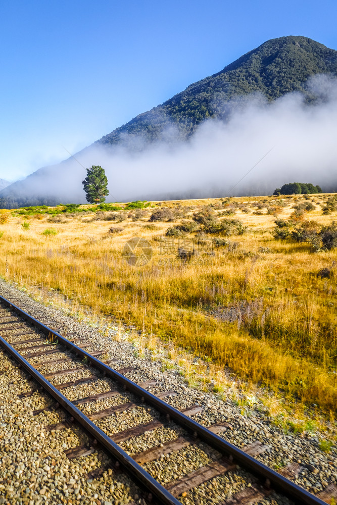 新西兰阿尔卑斯山山区铁路景观新西兰山地景观铁路图片