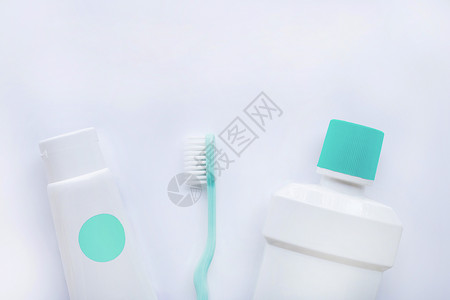 牙刷膏和白底带一瓶洗口水高清图片