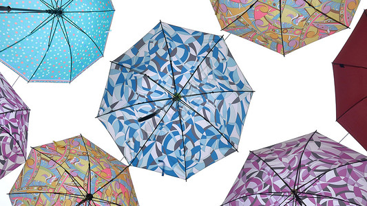 蓝色天空的彩雨伞图片
